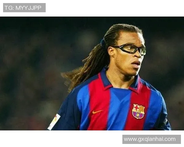 球星专属足球袜子设计风格大揭秘 展现运动员个性与实力的完美结合