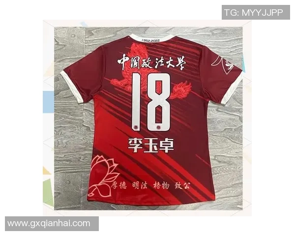 足球球星粉丝专属球衣彰显热爱激情与独特支持氛围